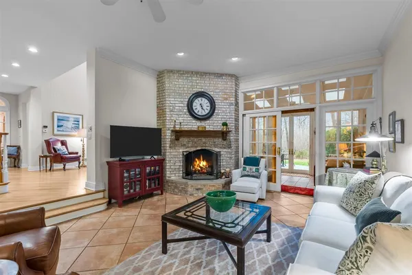 $998,000 | 852 Gloucester Crossing, Lake Forest, IL 60045