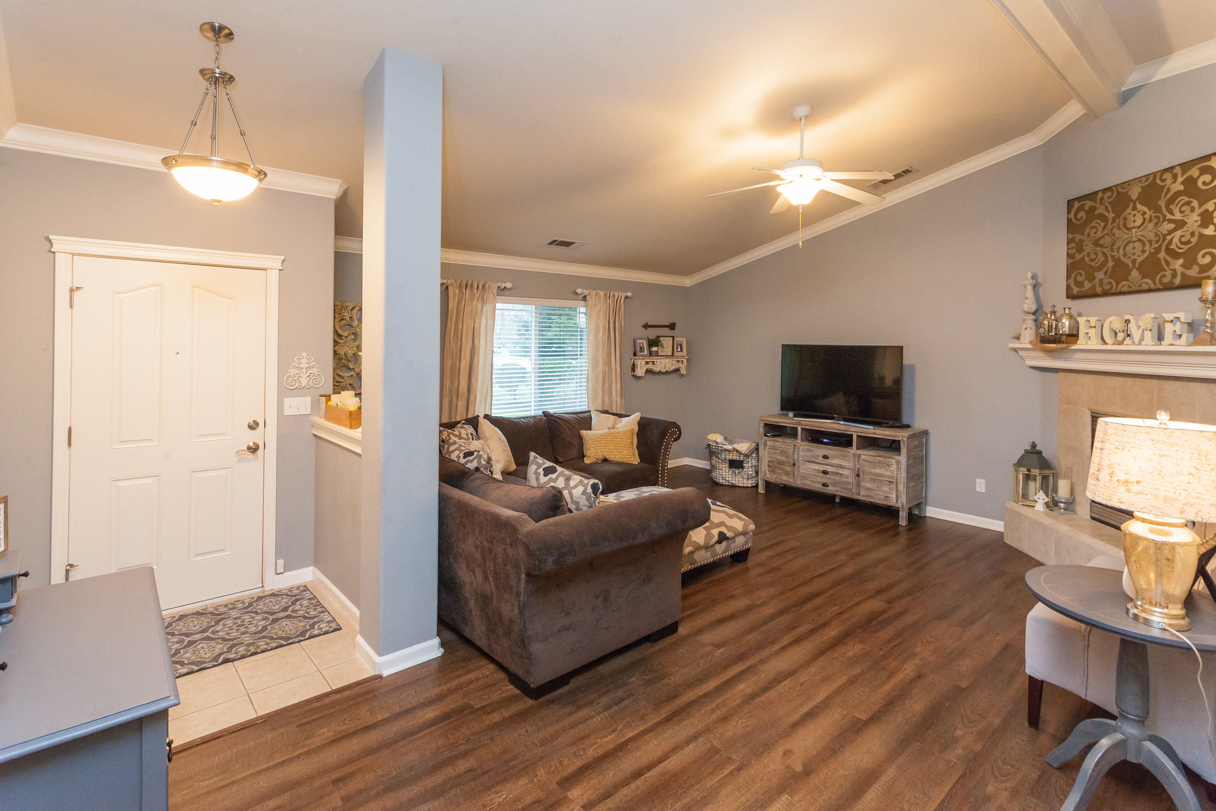 7740 Pit Road Redding, CA 96001 - Photo 4 of 23 a living room with furniture and a flat screen tv