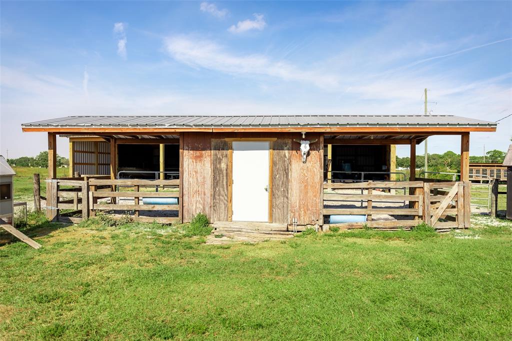 1075 Southwest Rucks Dairy Road Okeechobee, FL 34974 - Photo 27 of 65 a backyard of a house with table and chairs