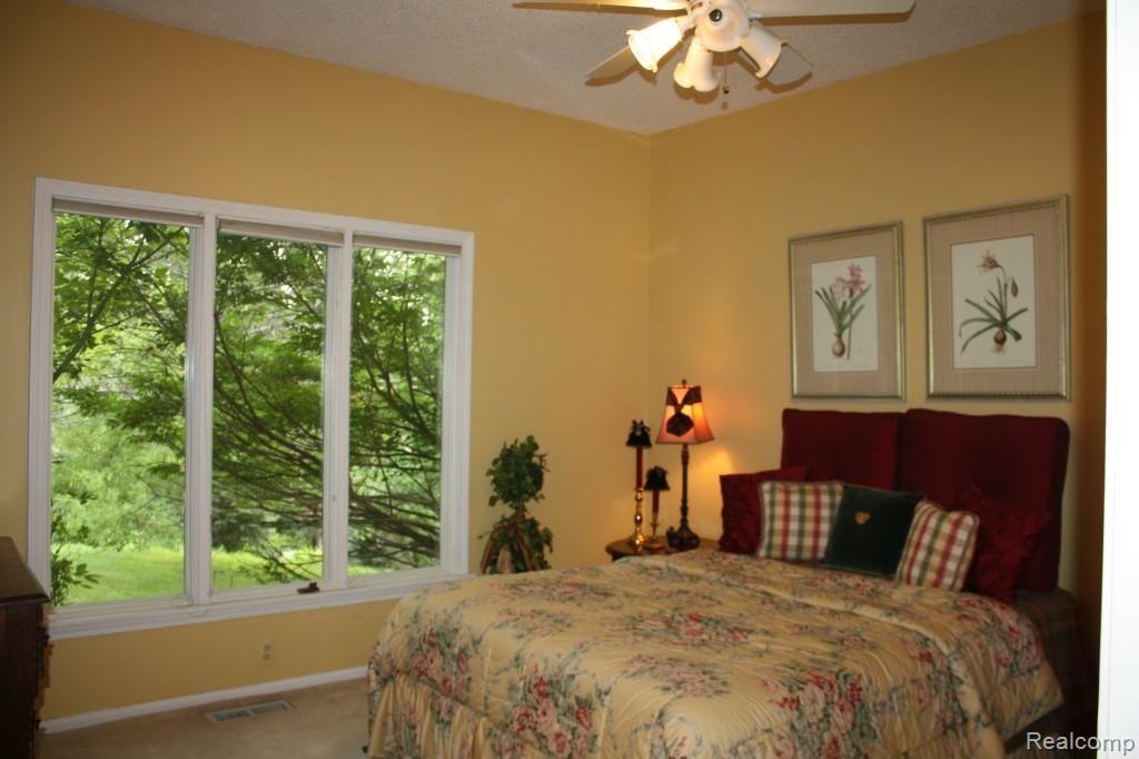 794 Dutton Road Rochester, MI 48306 - Photo 22 of 36