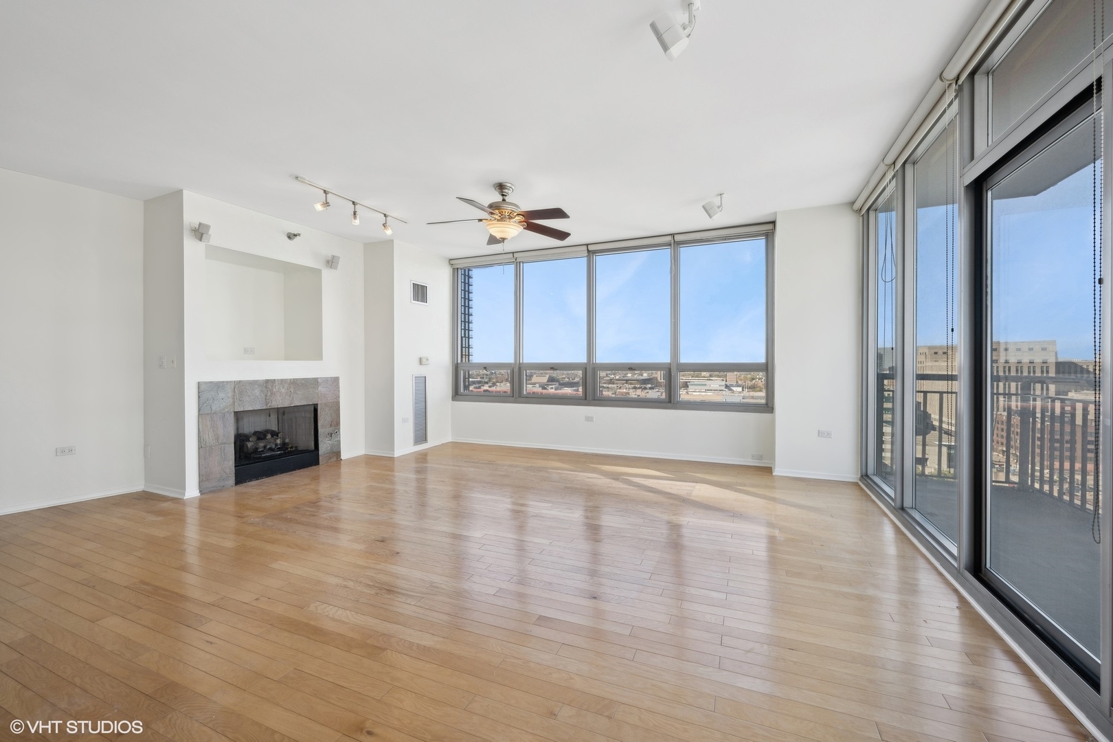 701 South Wells Street, Unit 2006 Chicago, IL 60607 - Photo 4 of 28 Gallery Image 4