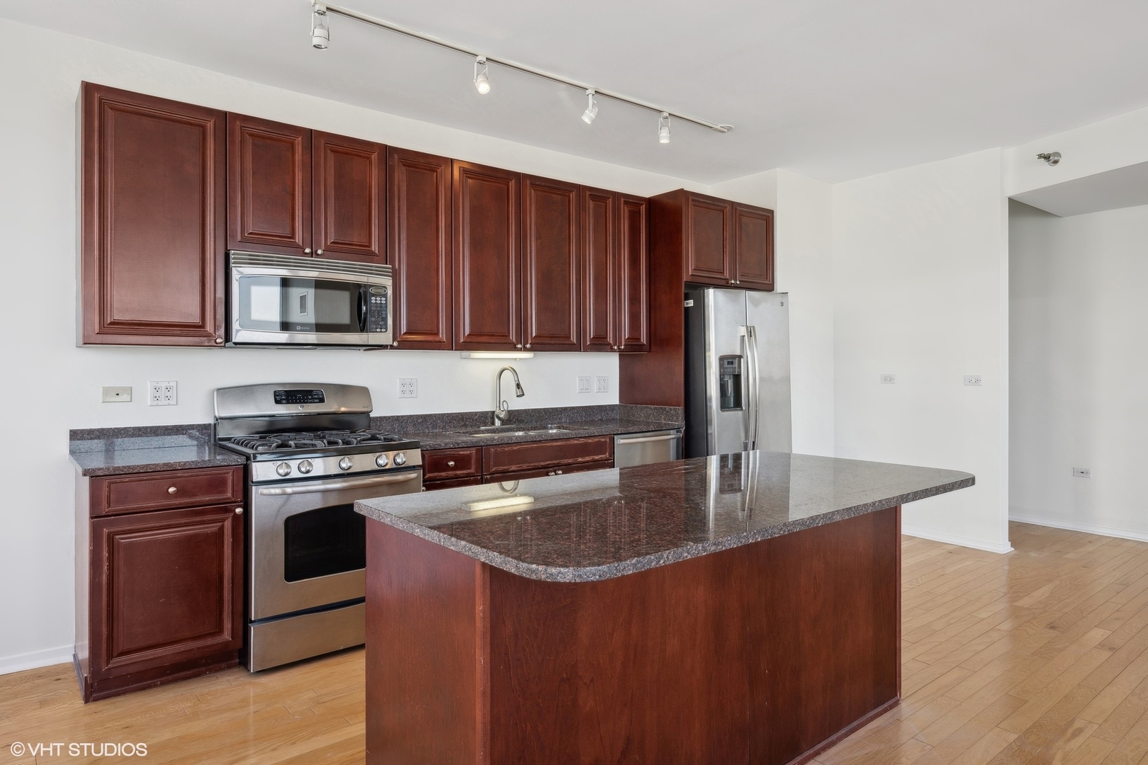 701 South Wells Street, Unit 2006 Chicago, IL 60607 - Photo 6 of 28 Gallery Image 6