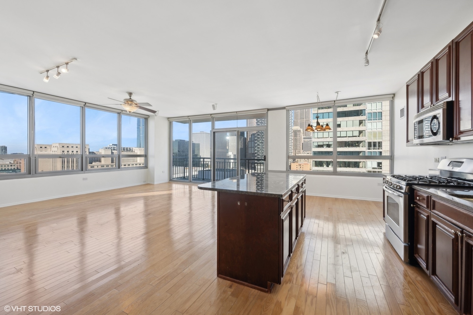 701 South Wells Street, Unit 2006 Chicago, IL 60607 - Photo 7 of 28 Gallery Image 7