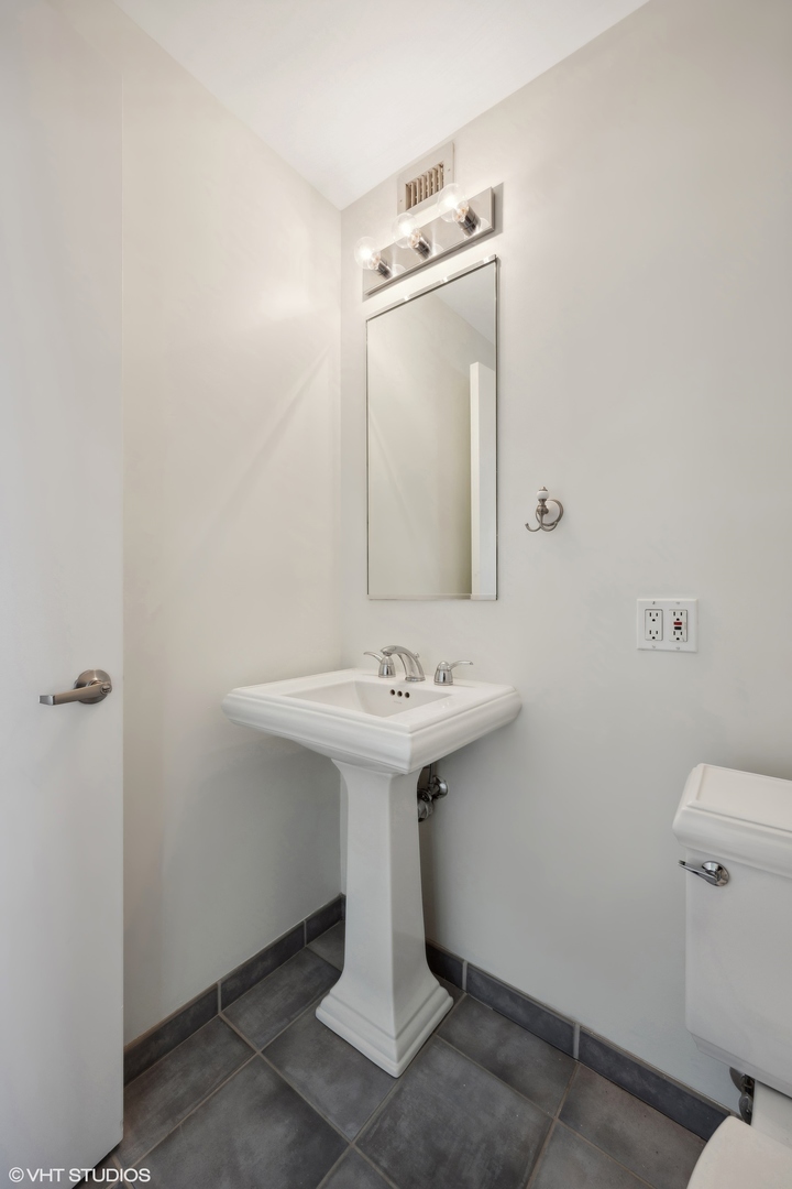 701 South Wells Street, Unit 2006 Chicago, IL 60607 - Photo 10 of 28 Gallery Image 10