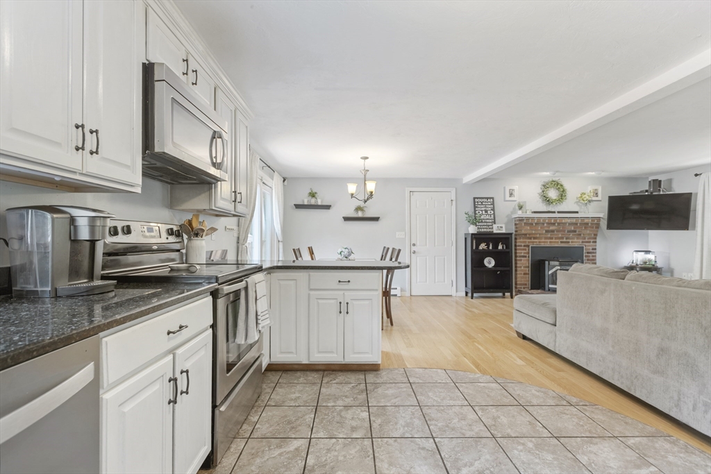 85 Old Elmdale Road Uxbridge, MA 01569 - Photo 7 of 42