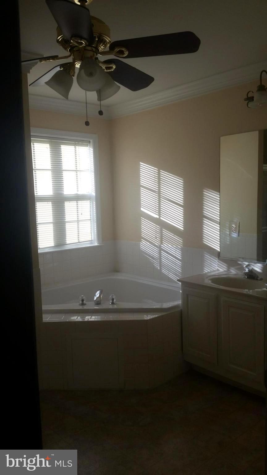 2425 Rabbits Run Street Waldorf, MD 20601 - Photo 7 of 12 Bath (Master)