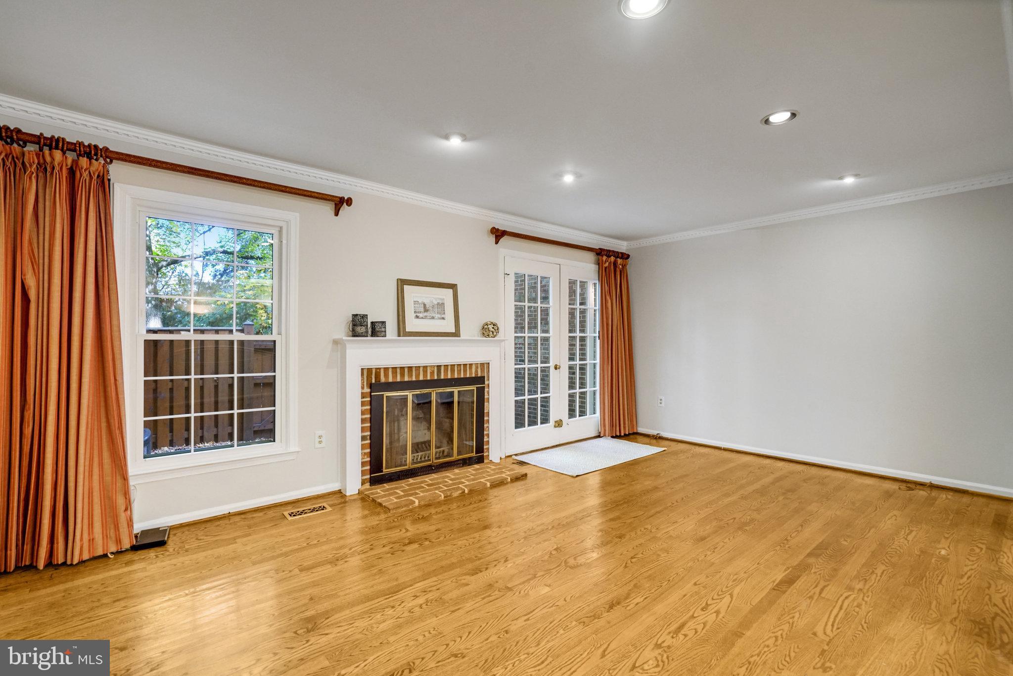 2540 South Walter Reed Drive, Unit 4 Arlington, VA 22206 - Photo 11 of 40 a view of an empty room with a window and fireplace