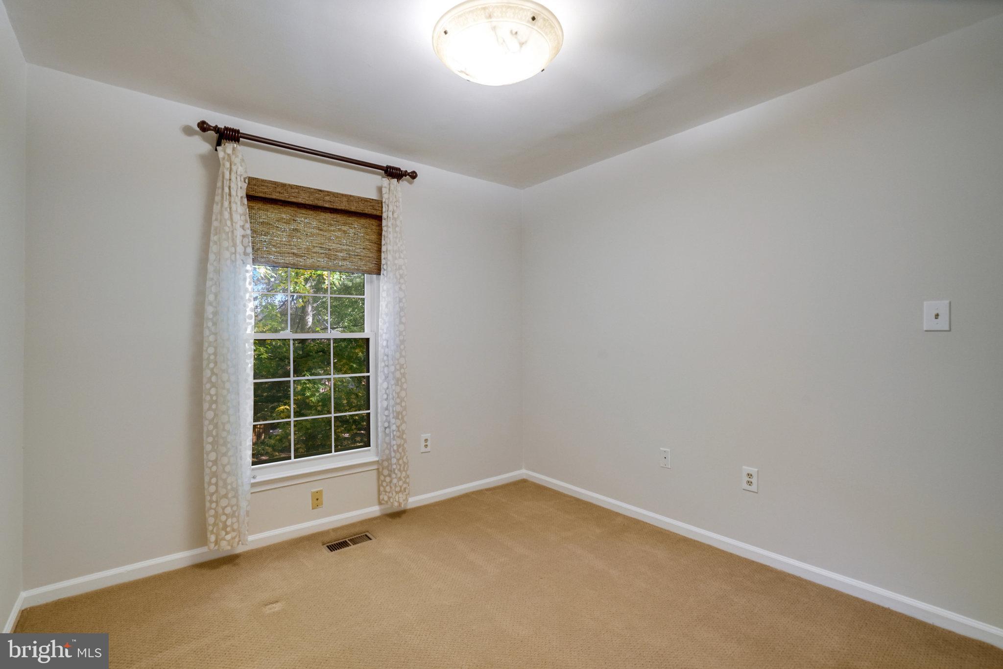 2540 South Walter Reed Drive, Unit 4 Arlington, VA 22206 - Photo 30 of 40 an empty room with a window