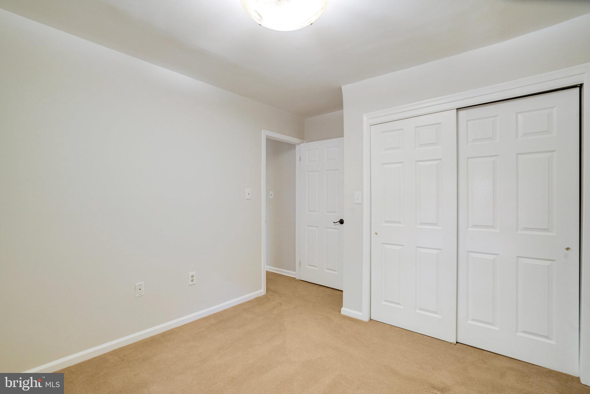 2540 South Walter Reed Drive, Unit 4 Arlington, VA 22206 - Photo 31 of 40 a view of an empty room