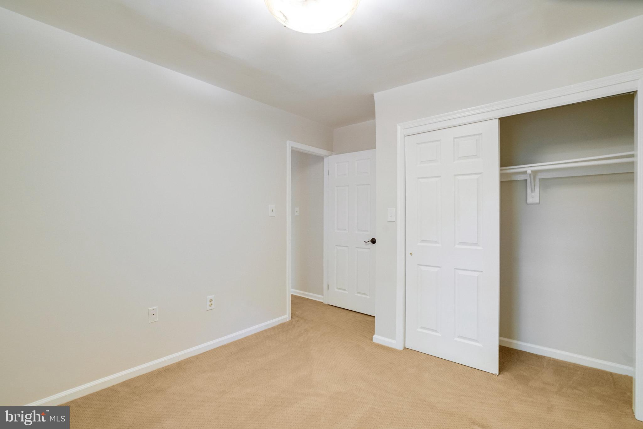 2540 South Walter Reed Drive, Unit 4 Arlington, VA 22206 - Photo 32 of 40 a view of an empty room