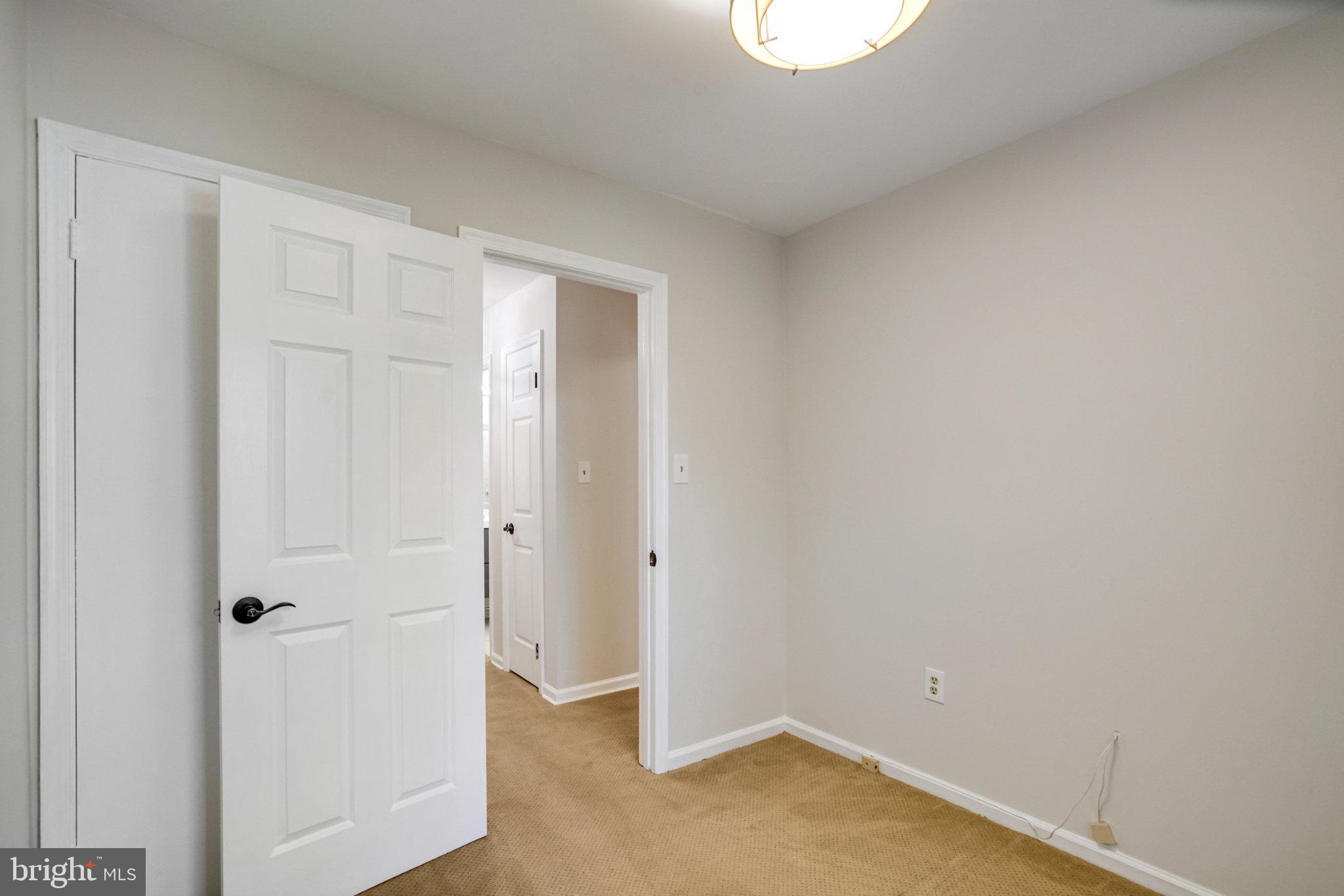 2540 South Walter Reed Drive, Unit 4 Arlington, VA 22206 - Photo 35 of 40 a view of room