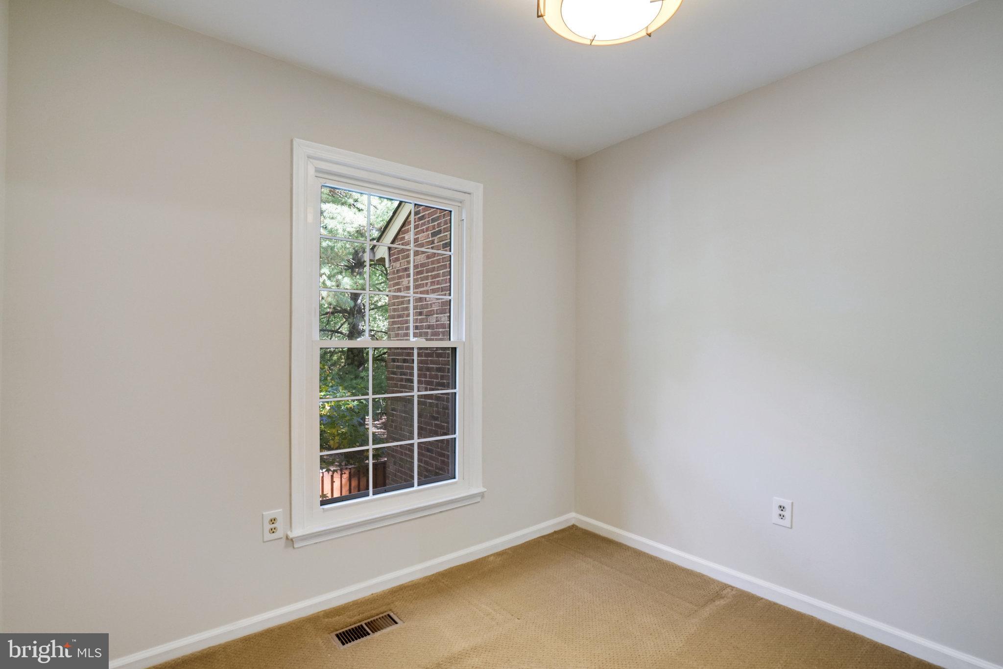 2540 South Walter Reed Drive, Unit 4 Arlington, VA 22206 - Photo 36 of 40 an empty room with a window