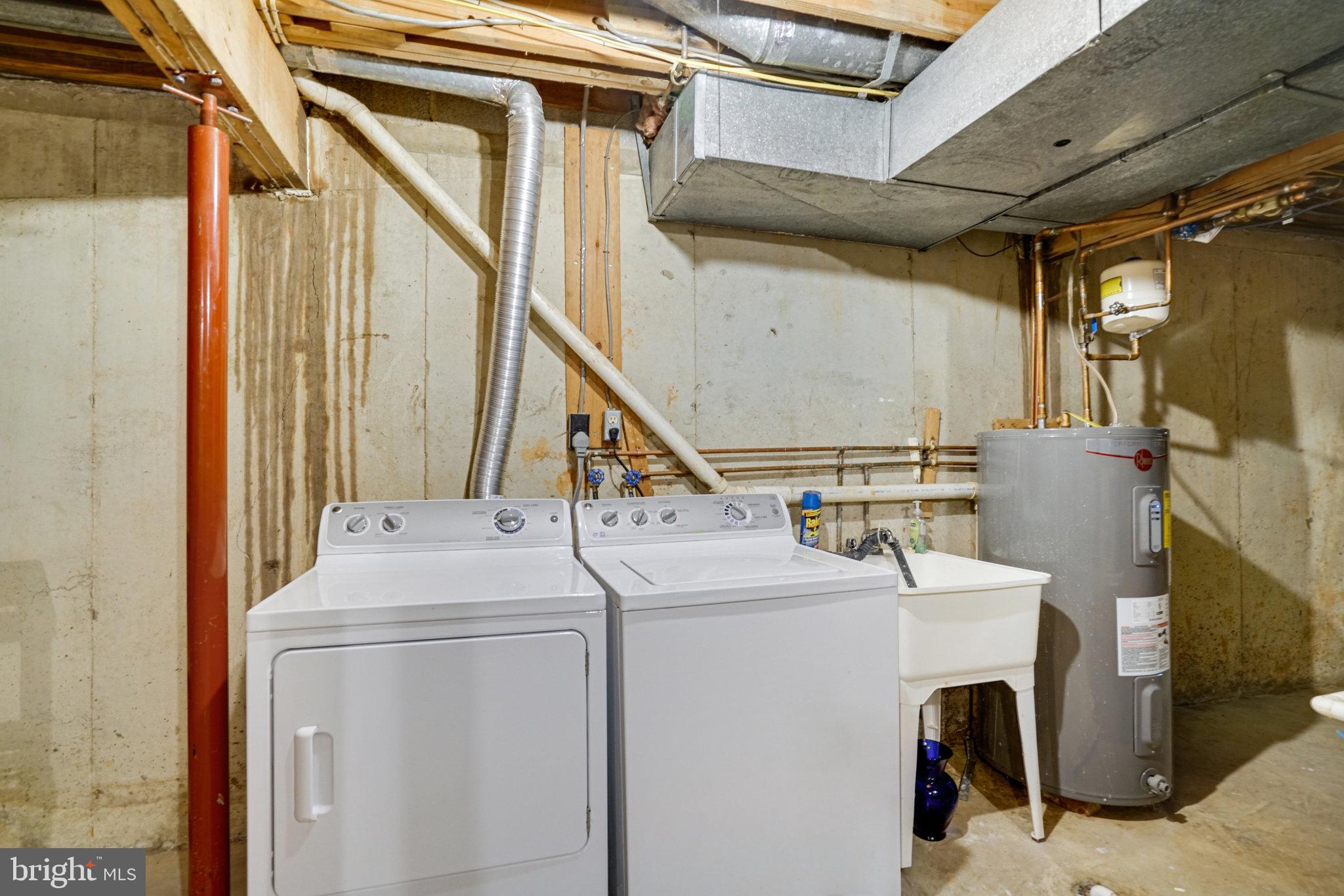 2540 South Walter Reed Drive, Unit 4 Arlington, VA 22206 - Photo 37 of 40 a utility room with dryer and washer