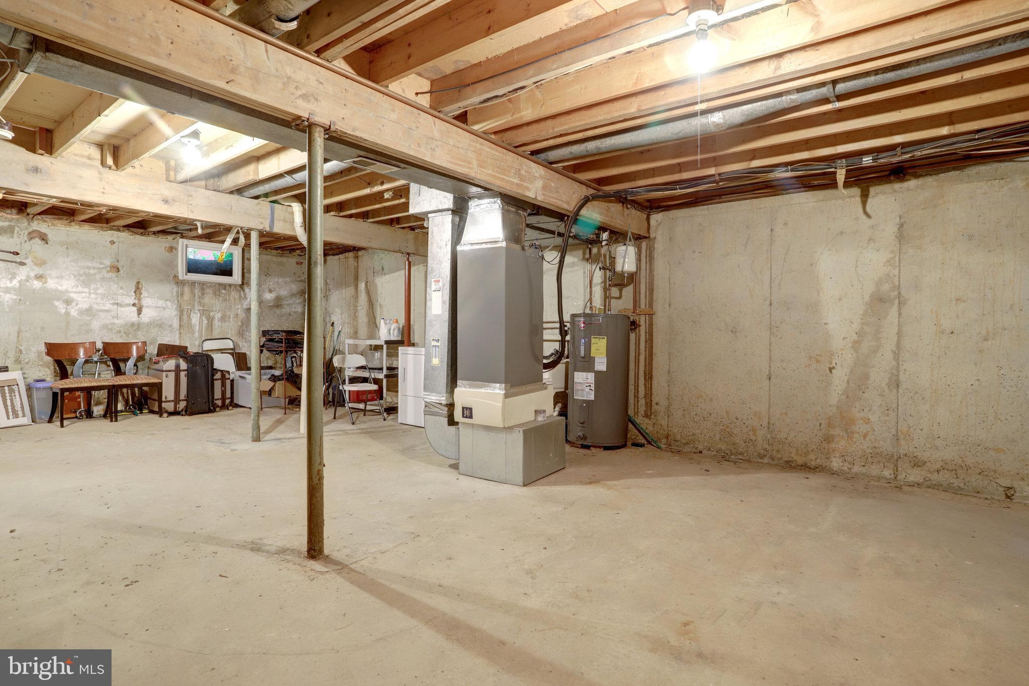 2540 South Walter Reed Drive, Unit 4 Arlington, VA 22206 - Photo 38 of 40 a view of an empty room