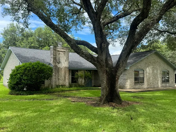 $325,000 | 4 Shantilly Lane, Bay City, TX 77414