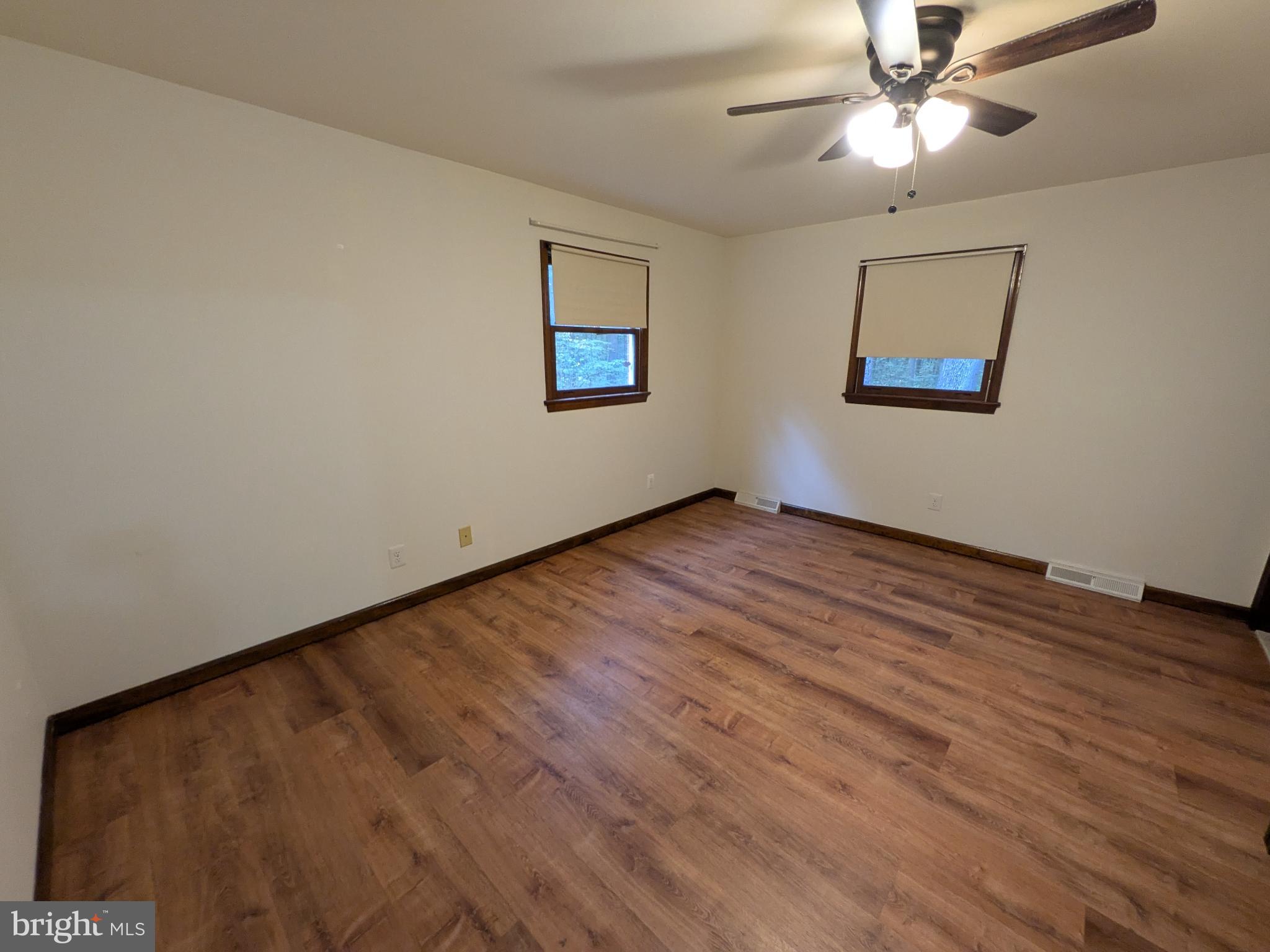9511 Rogues Road Midland, VA 22728 - Photo 13 of 34 Spacious room with natural light and charm.