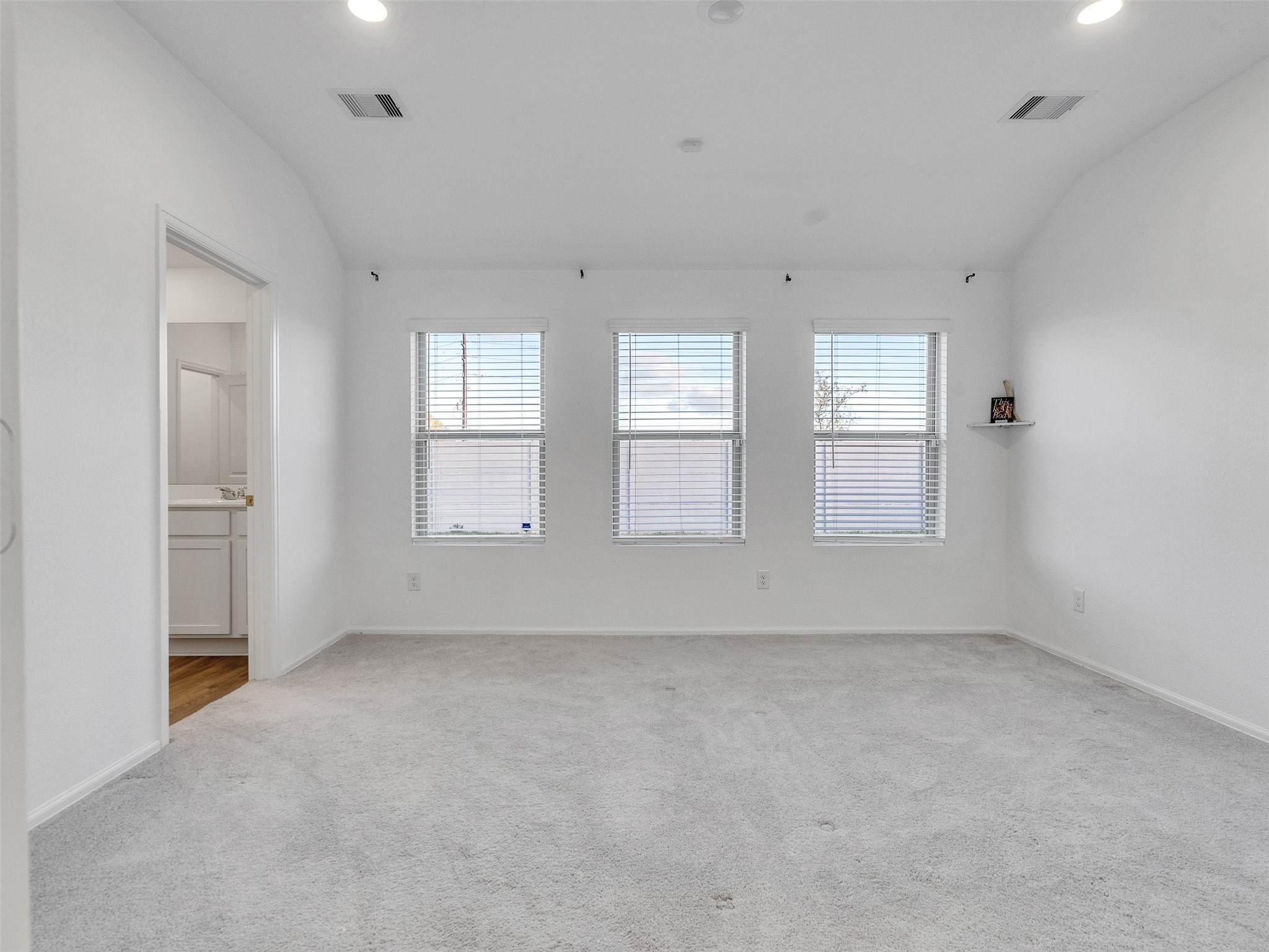 3019 Live Spgs Way Rosenberg, TX 77471 - Photo 20 of 36 an empty room with windows