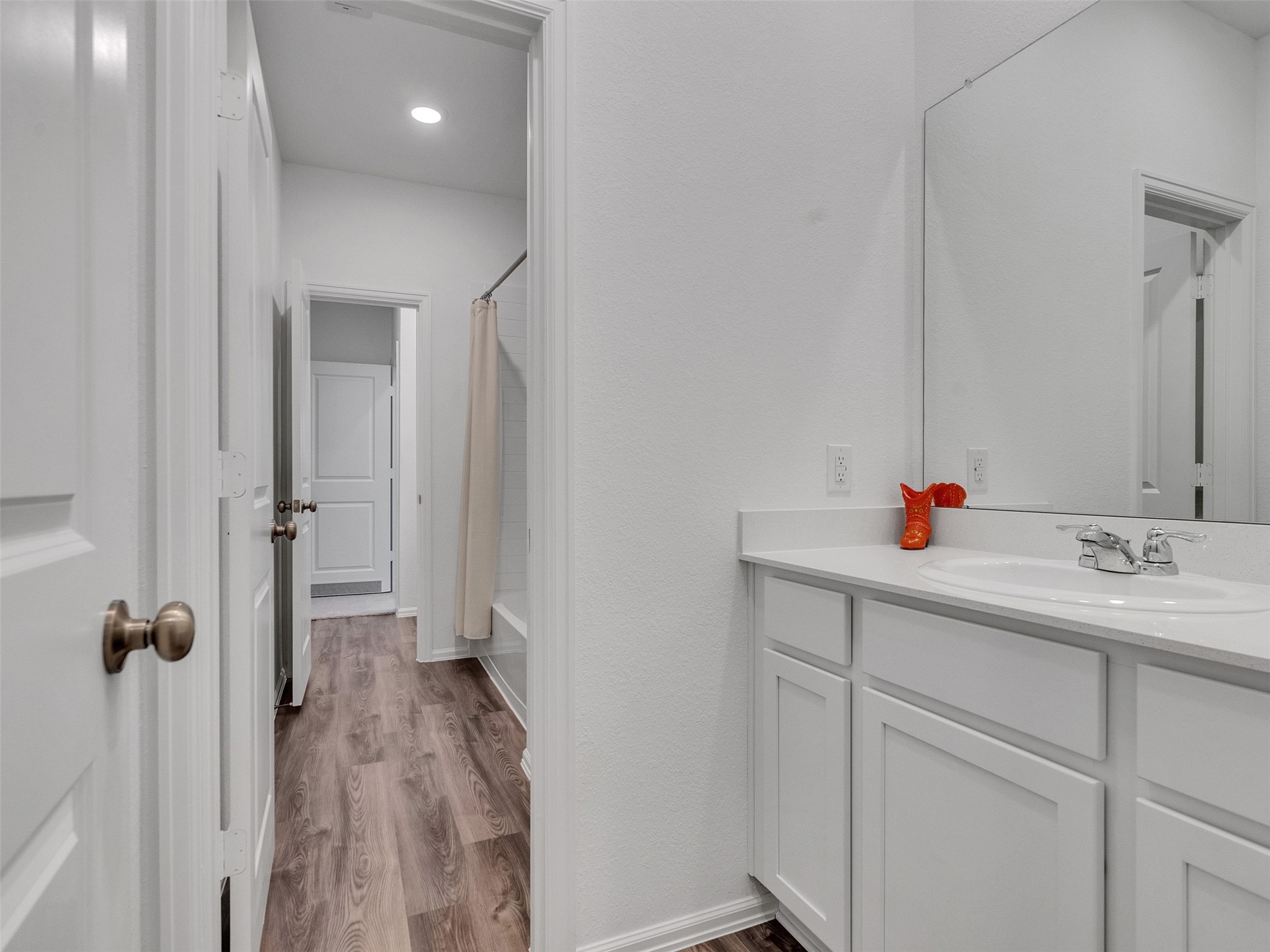 3019 Live Spgs Way Rosenberg, TX 77471 - Photo 23 of 36 a bathroom with a sink vanity granite tub shower and a mirror