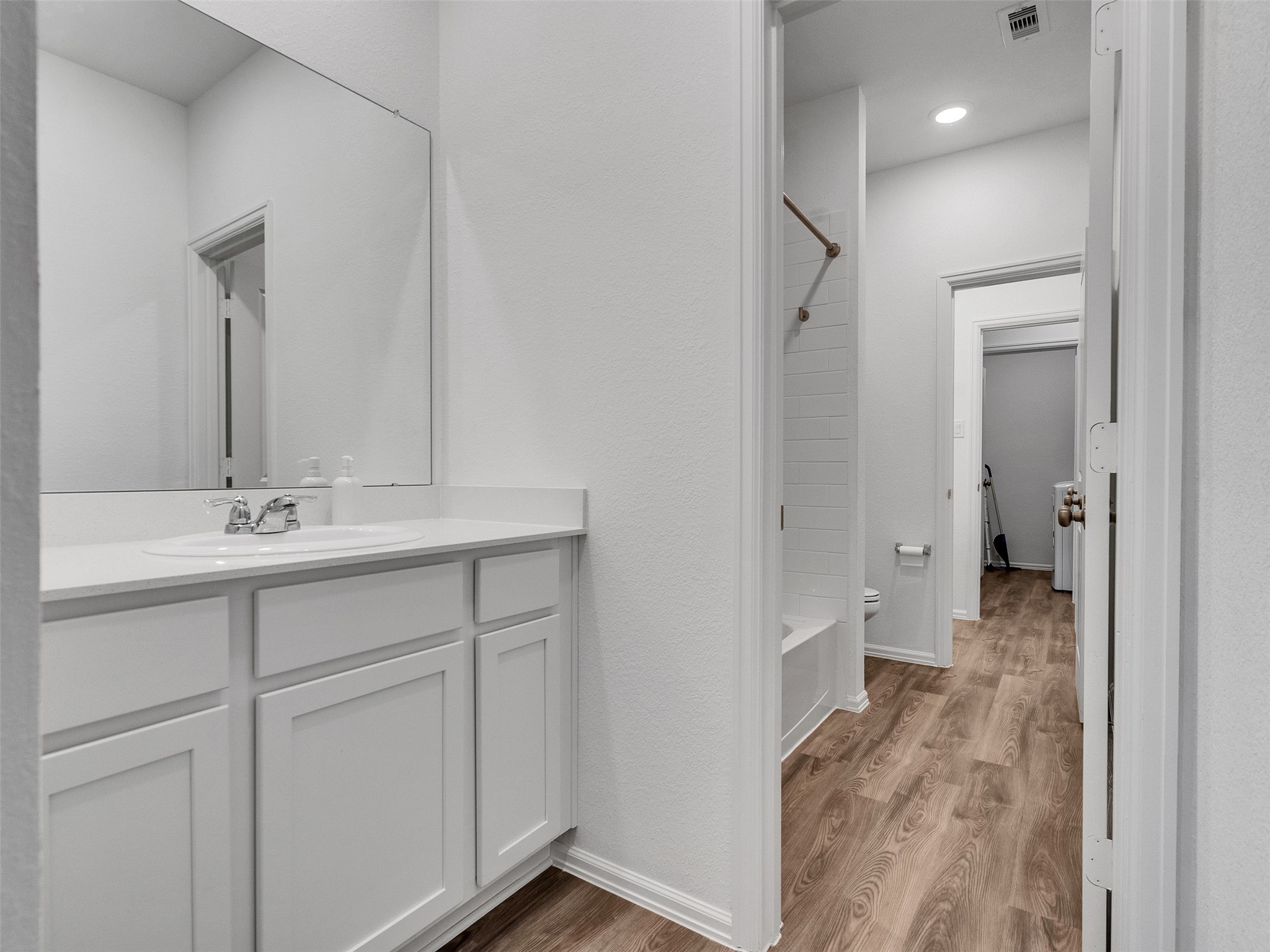 3019 Live Spgs Way Rosenberg, TX 77471 - Photo 25 of 36 a bathroom with a sink and a mirror