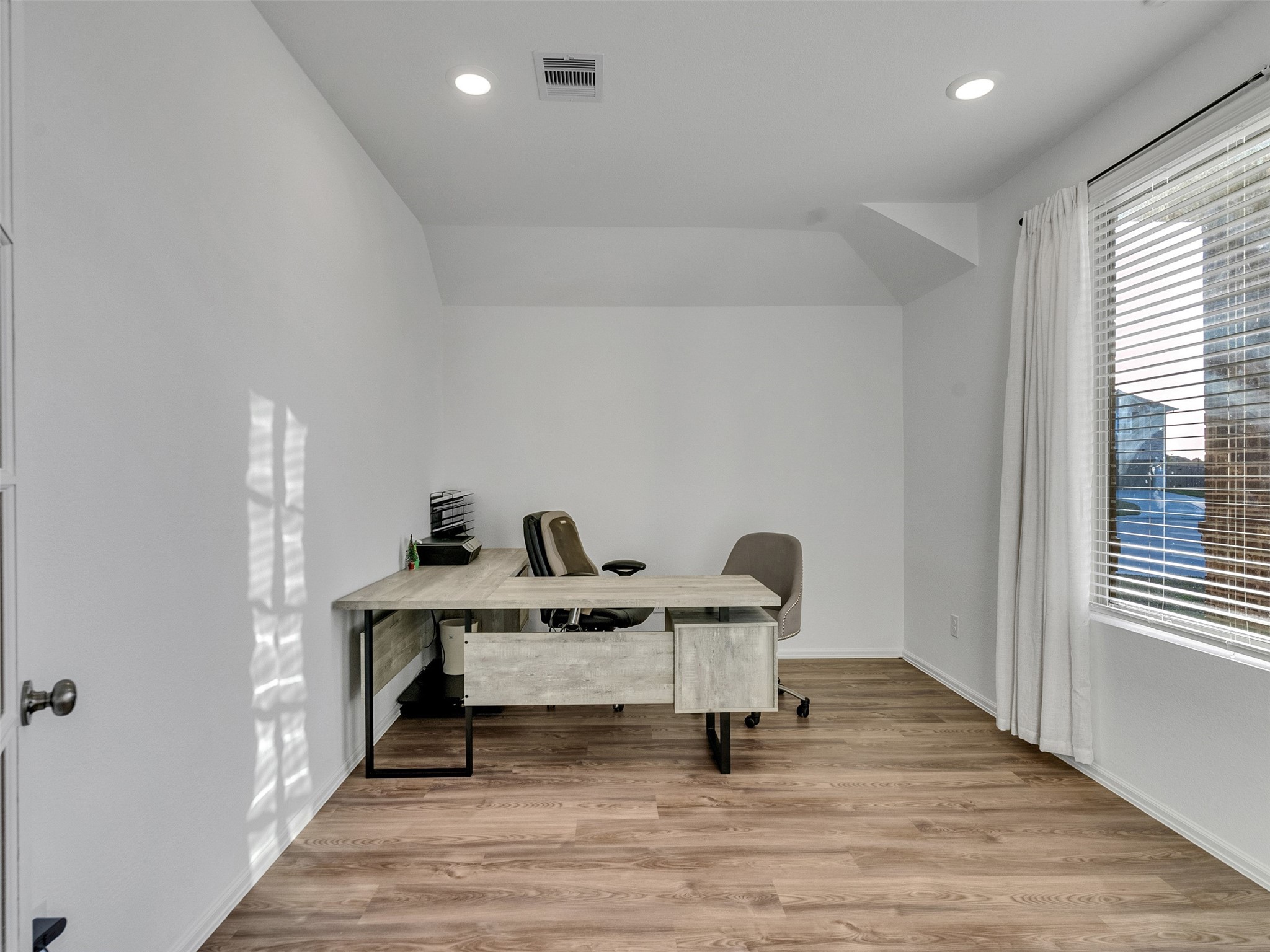 3019 Live Spgs Way Rosenberg, TX 77471 - Photo 10 of 36 a workspace with furniture and window