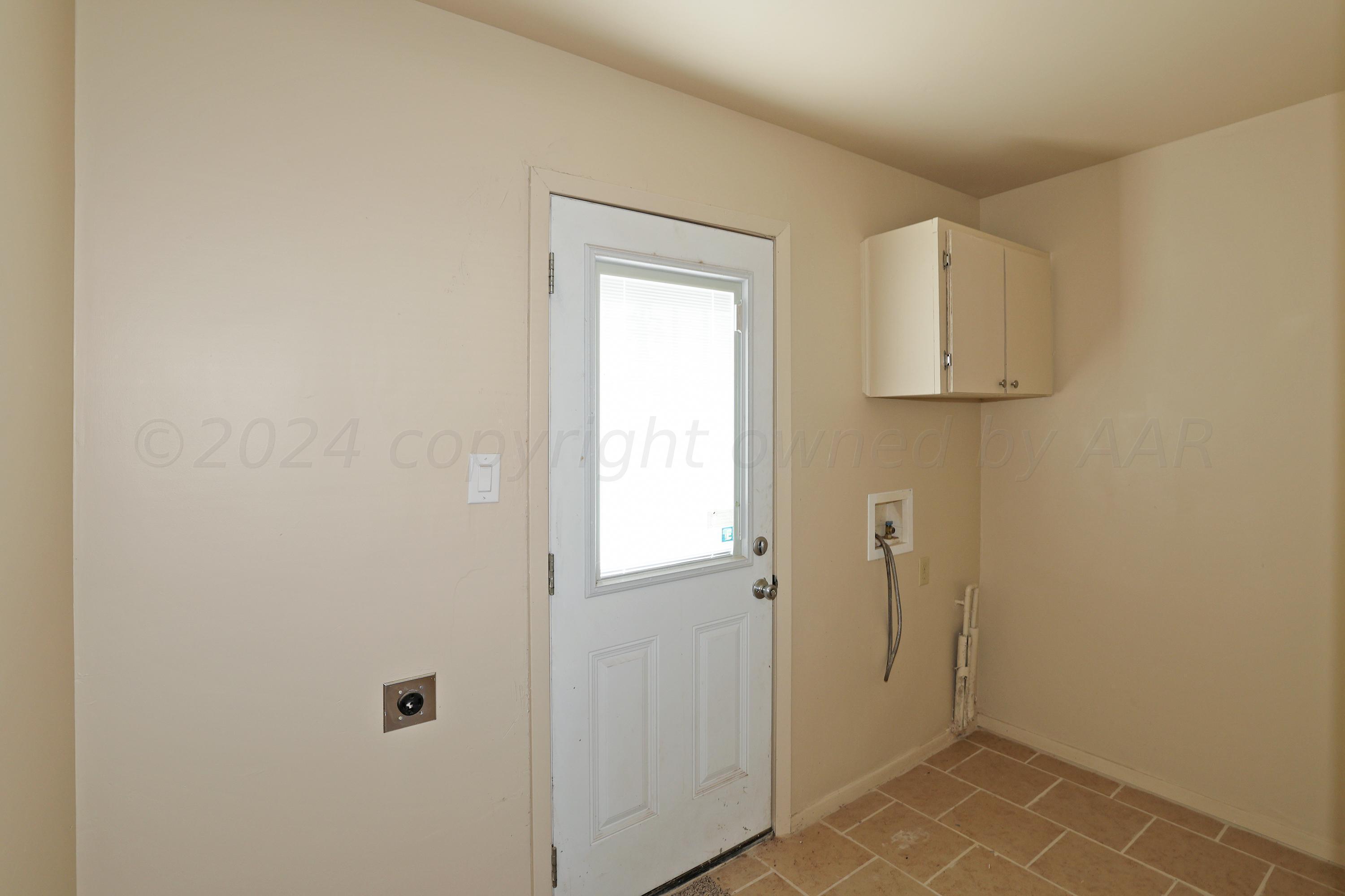1232 Sycamore Avenue Amarillo, TX 79107 - Photo 18 of 19 a bathroom with a window and a shower