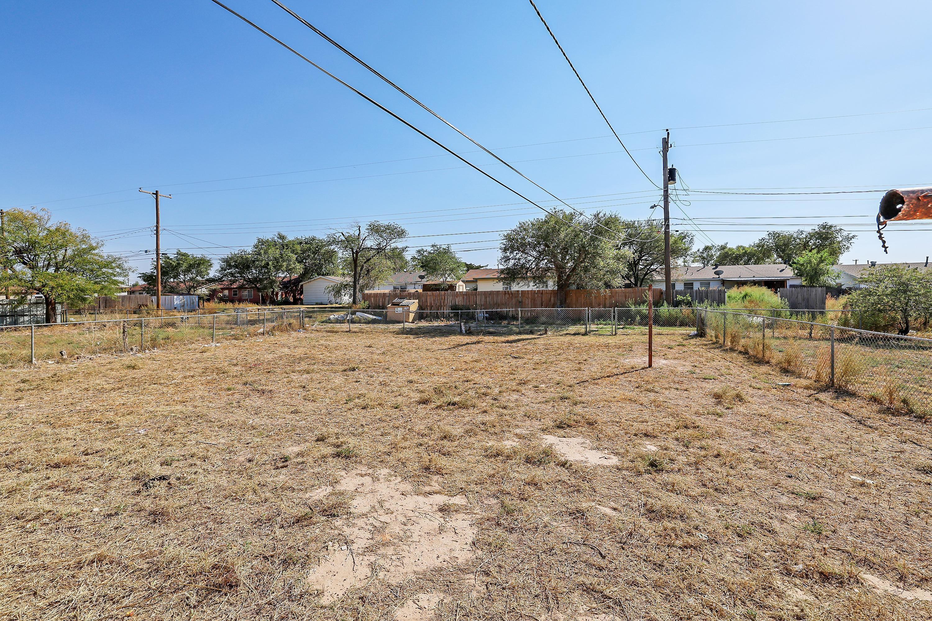 1232 Sycamore Avenue Amarillo, TX 79107 - Photo 19 of 19 a view of a dry yard
