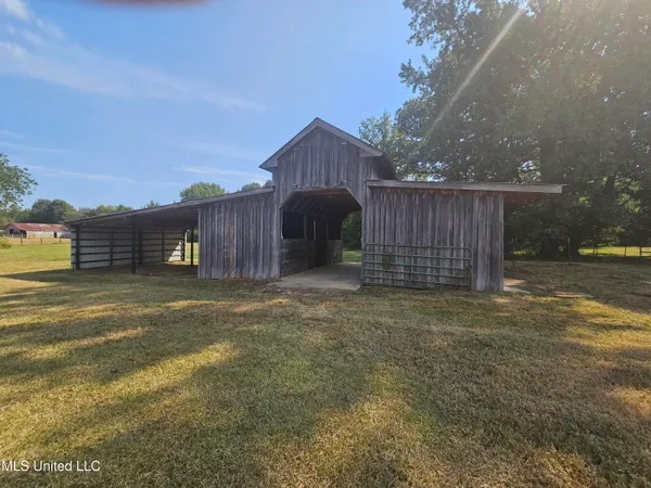 $465,000 | 3876 Bett-Thyatira Road, Coldwater, MS 38618