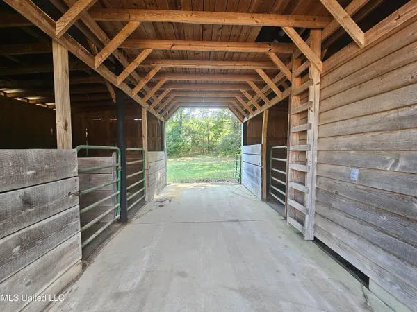 $465,000 | 3876 Bett-Thyatira Road, Coldwater, MS 38618