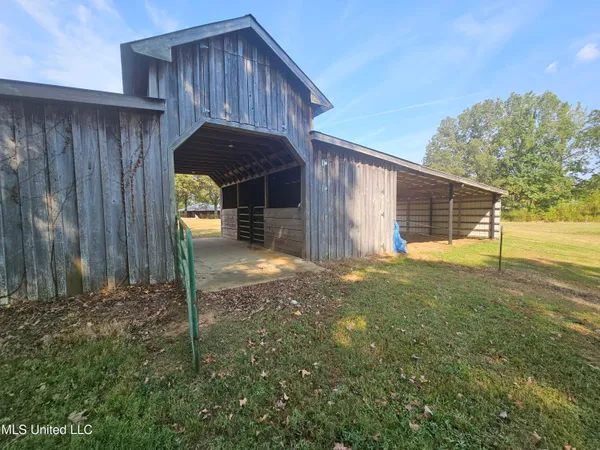 $465,000 | 3876 Bett-Thyatira Road, Coldwater, MS 38618