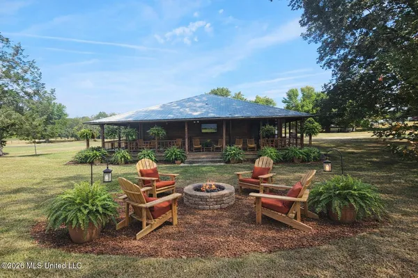 $465,000 | 3876 Bett-Thyatira Road, Coldwater, MS 38618