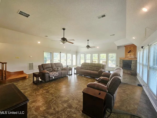 $465,000 | 3876 Bett-Thyatira Road, Coldwater, MS 38618