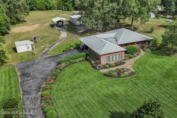 $465,000 | 3876 Bett-Thyatira Road, Coldwater, MS 38618