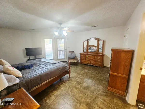 $465,000 | 3876 Bett-Thyatira Road, Coldwater, MS 38618