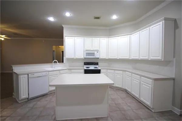 $2,200 | 3714 Sheldon Drive, Pearland, TX 77584