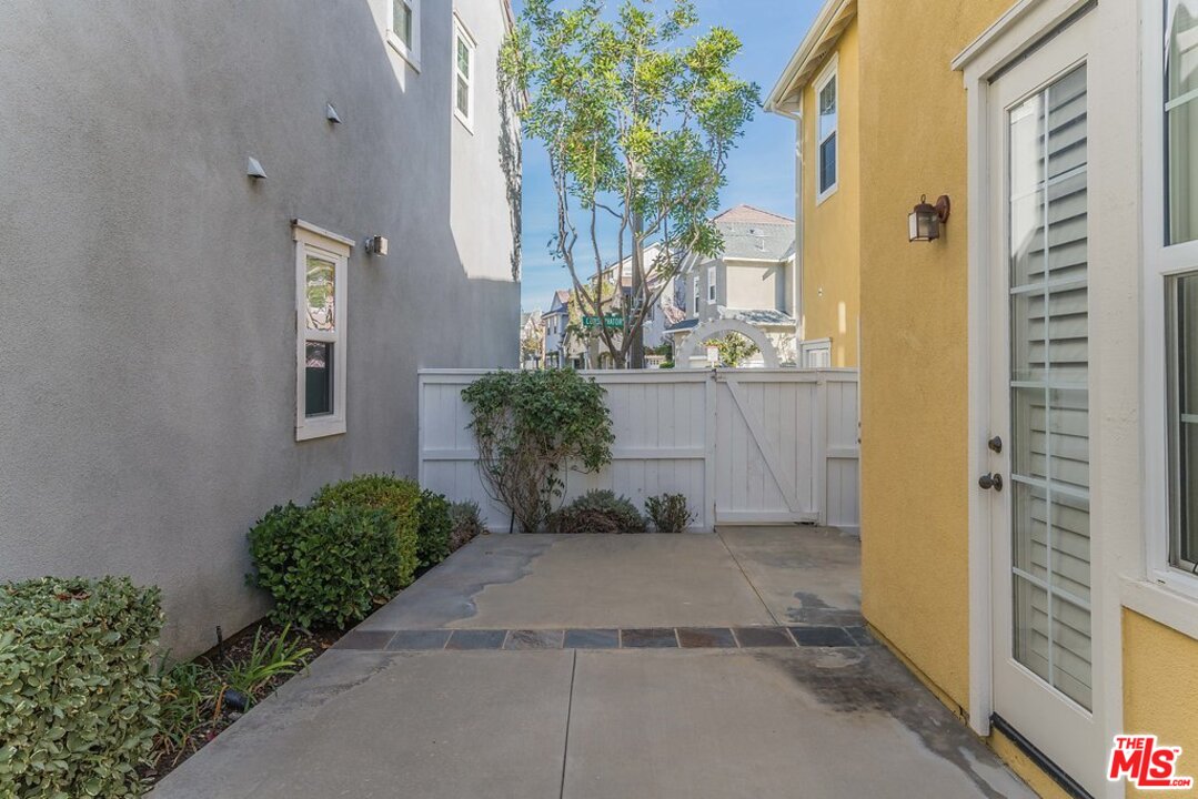 22 Conservatory Drive Ladera Ranch, CA 92694 - Photo 2 of 32