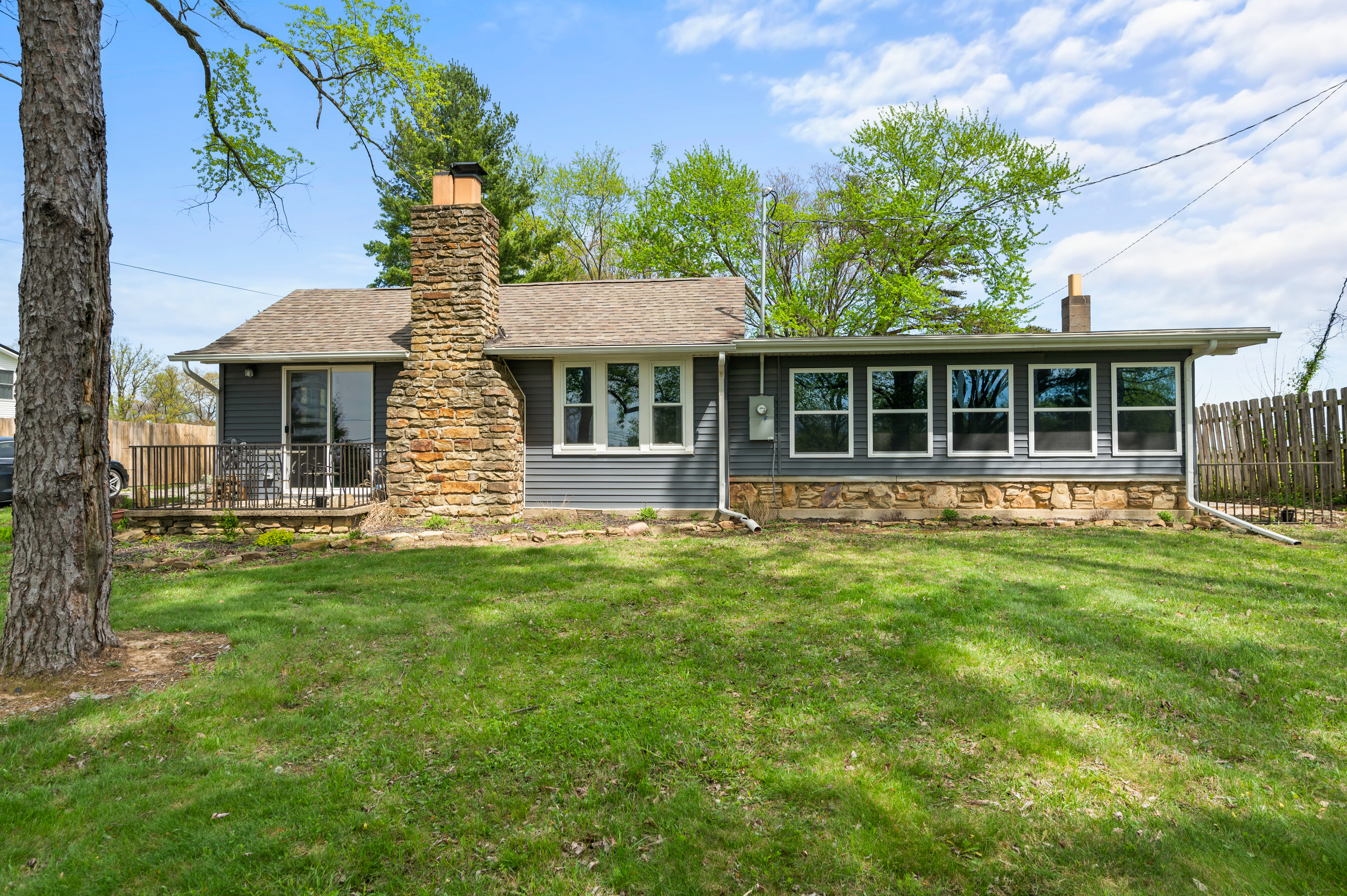 463 Nelson Ridge Road Columbus, IN 47201 - Photo 2 of 55