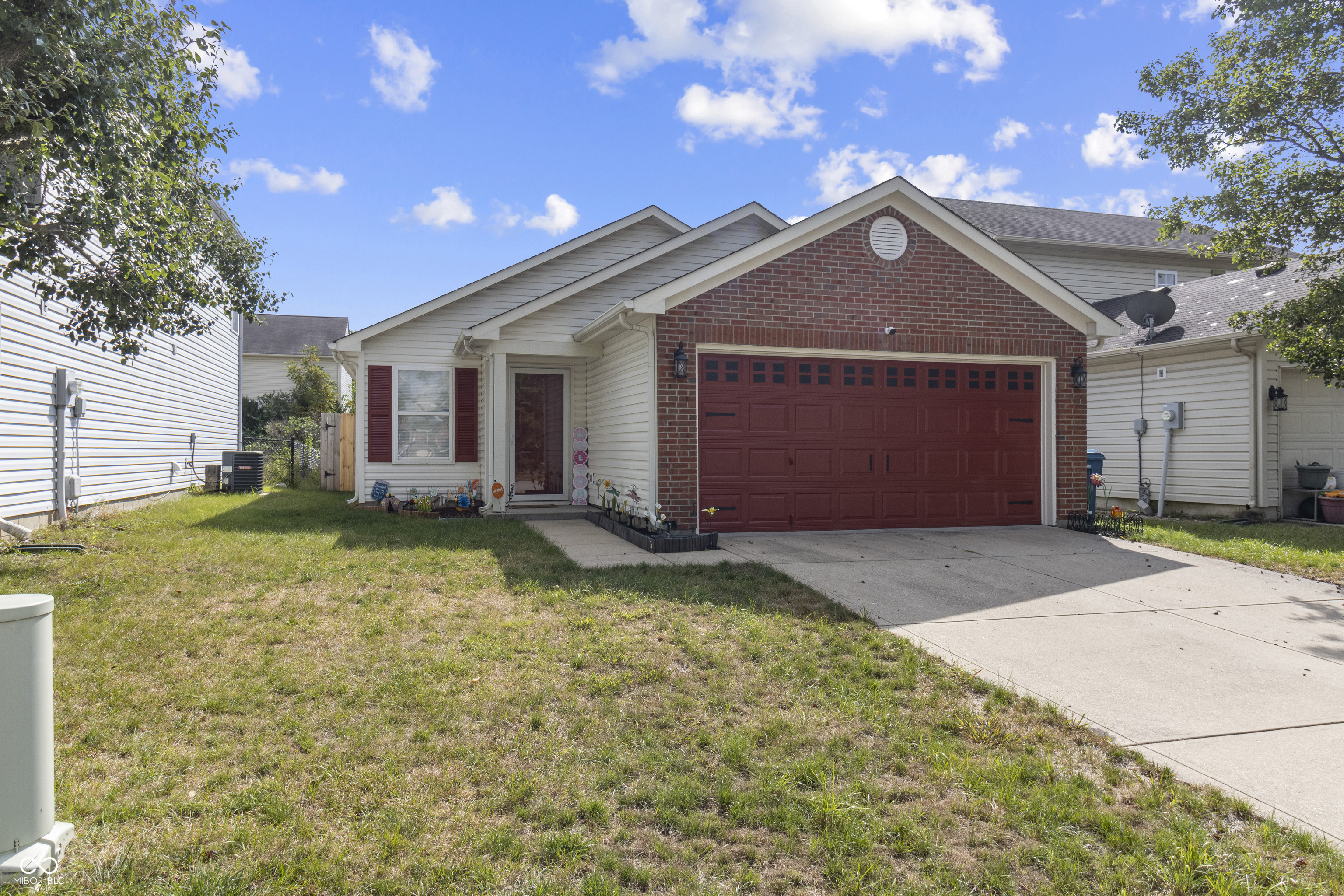 2611 Santaro Court Indianapolis, IN 46217 - Photo 2 of 20
