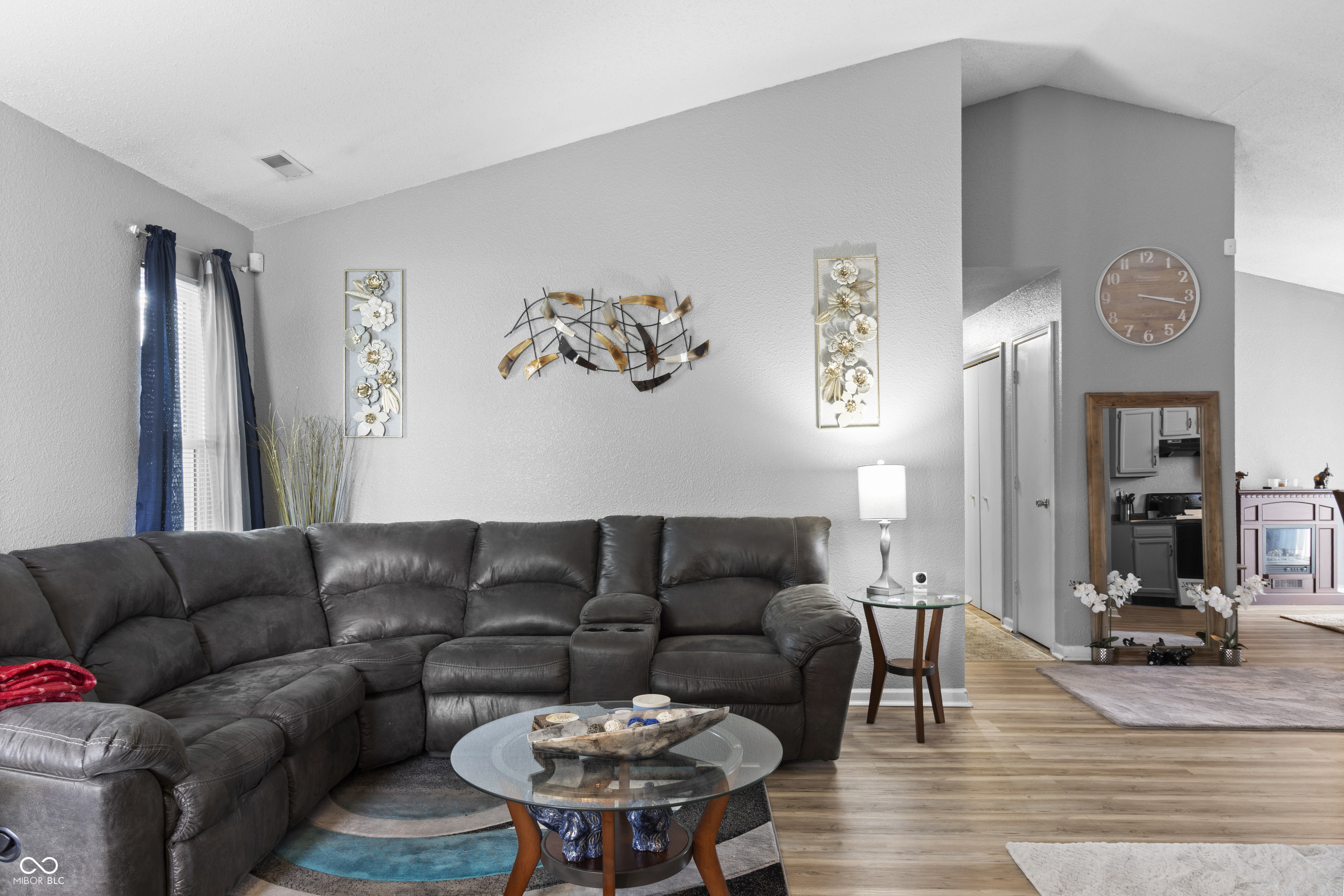 2611 Santaro Court Indianapolis, IN 46217 - Photo 3 of 20