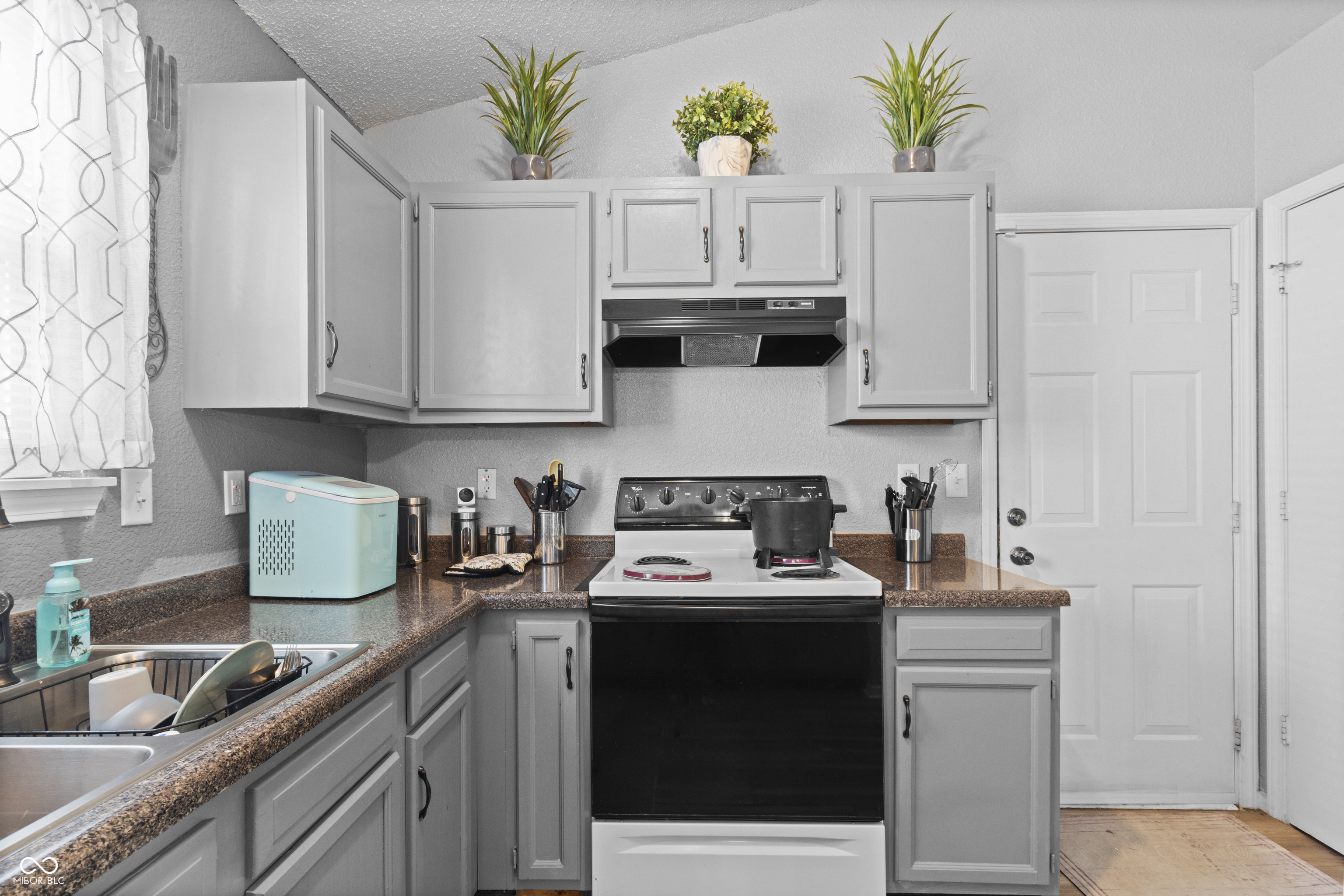 2611 Santaro Court Indianapolis, IN 46217 - Photo 7 of 20