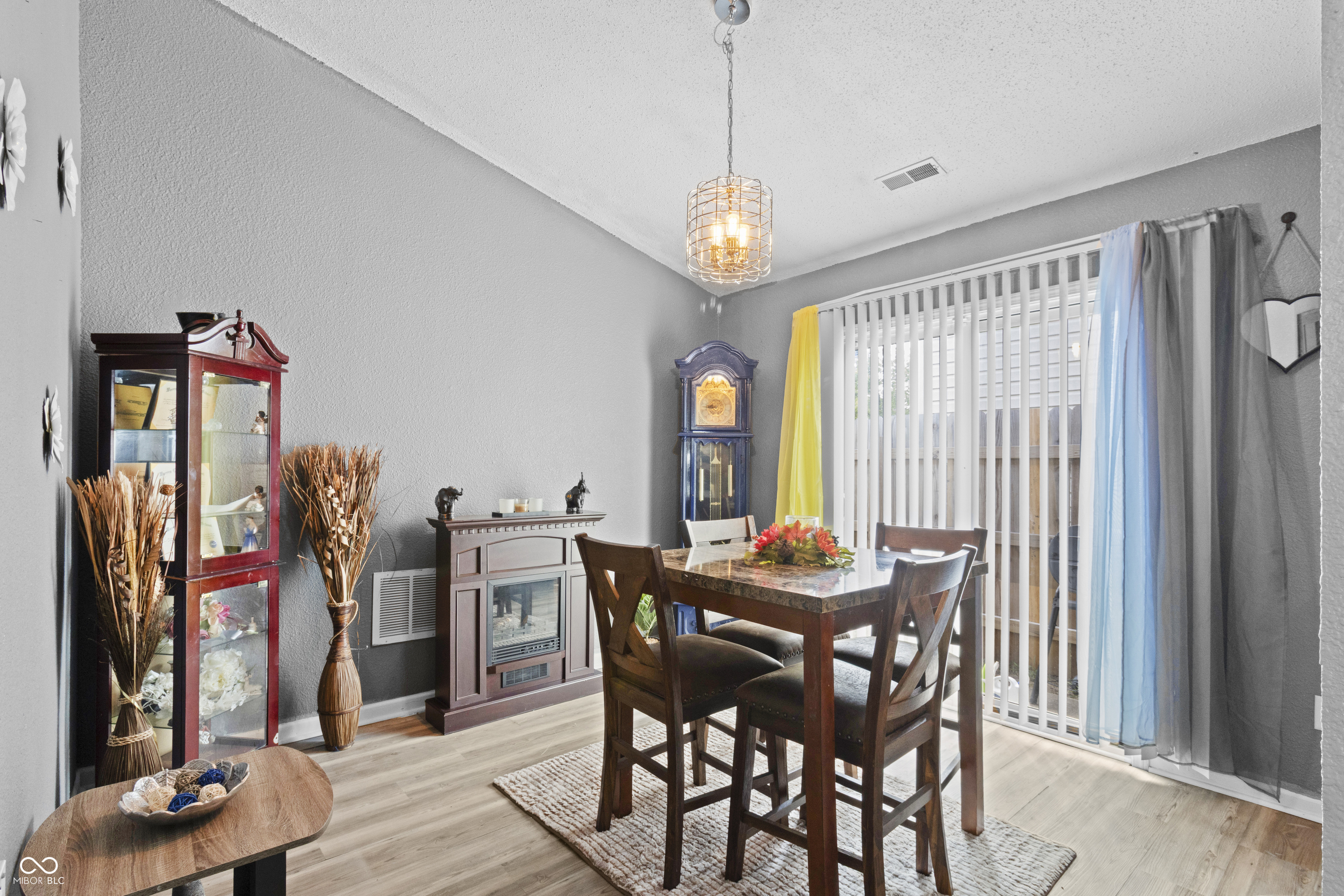 2611 Santaro Court Indianapolis, IN 46217 - Photo 8 of 20