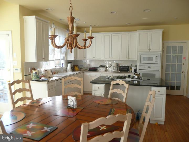 19 Old Forest Road Newtown Square, PA 19073 - Photo 4 of 8 Gallery Image 4