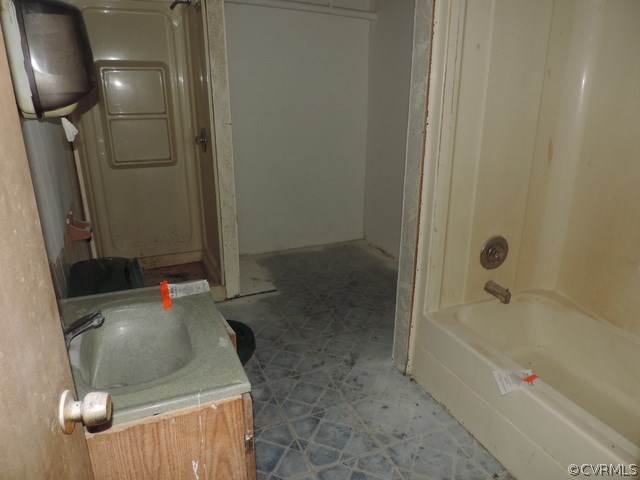 2299 Lockett Road Rice, VA 23966 - Photo 14 of 25 a bathroom with a tub