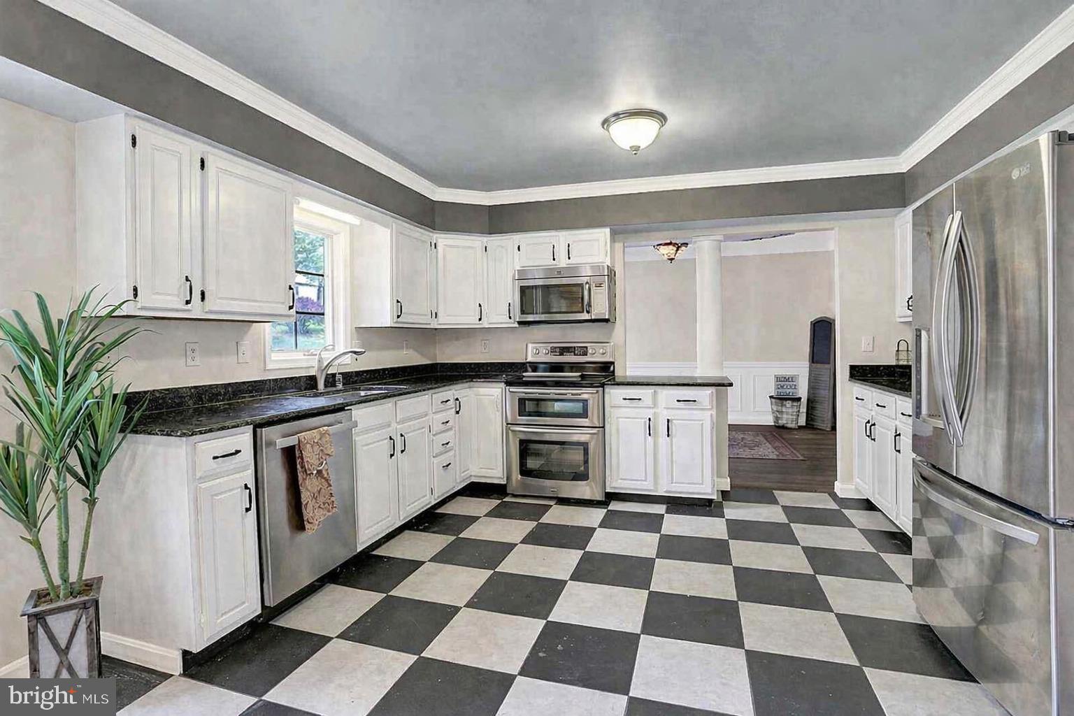 6352 Bennington Road Mechanicsburg, PA 17050 - Photo 8 of 17
