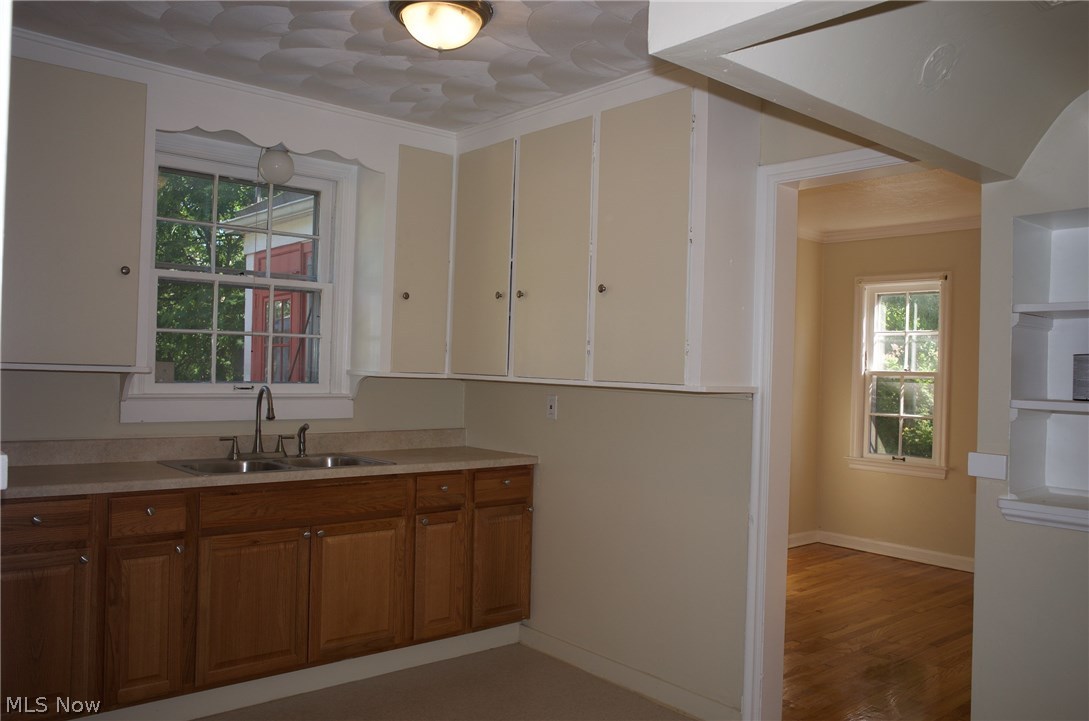 1025 Helmsdale Road Cleveland Heights, OH 44112 - Photo 7 of 20