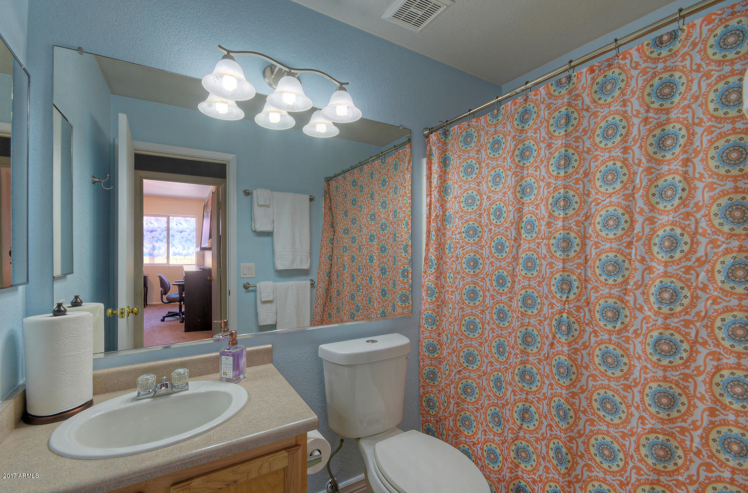 4046 West Cactus Road Phoenix, AZ 85029 - Photo 12 of 18 Guest Bathroom