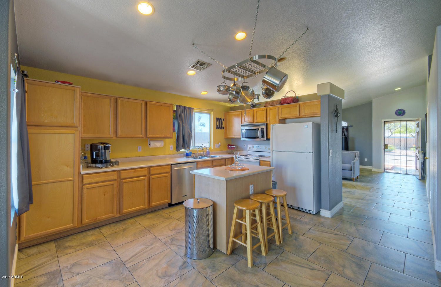 4046 West Cactus Road Phoenix, AZ 85029 - Photo 8 of 18 Generous Cabinet Space