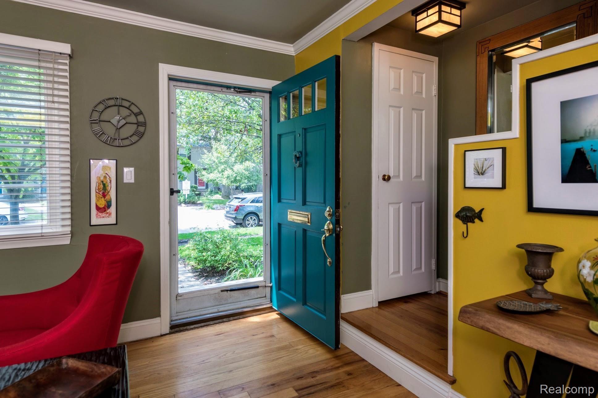 1759 Graefield Road, Unit 120 Birmingham, MI 48009 - Photo 3 of 20 Entry.jpg
