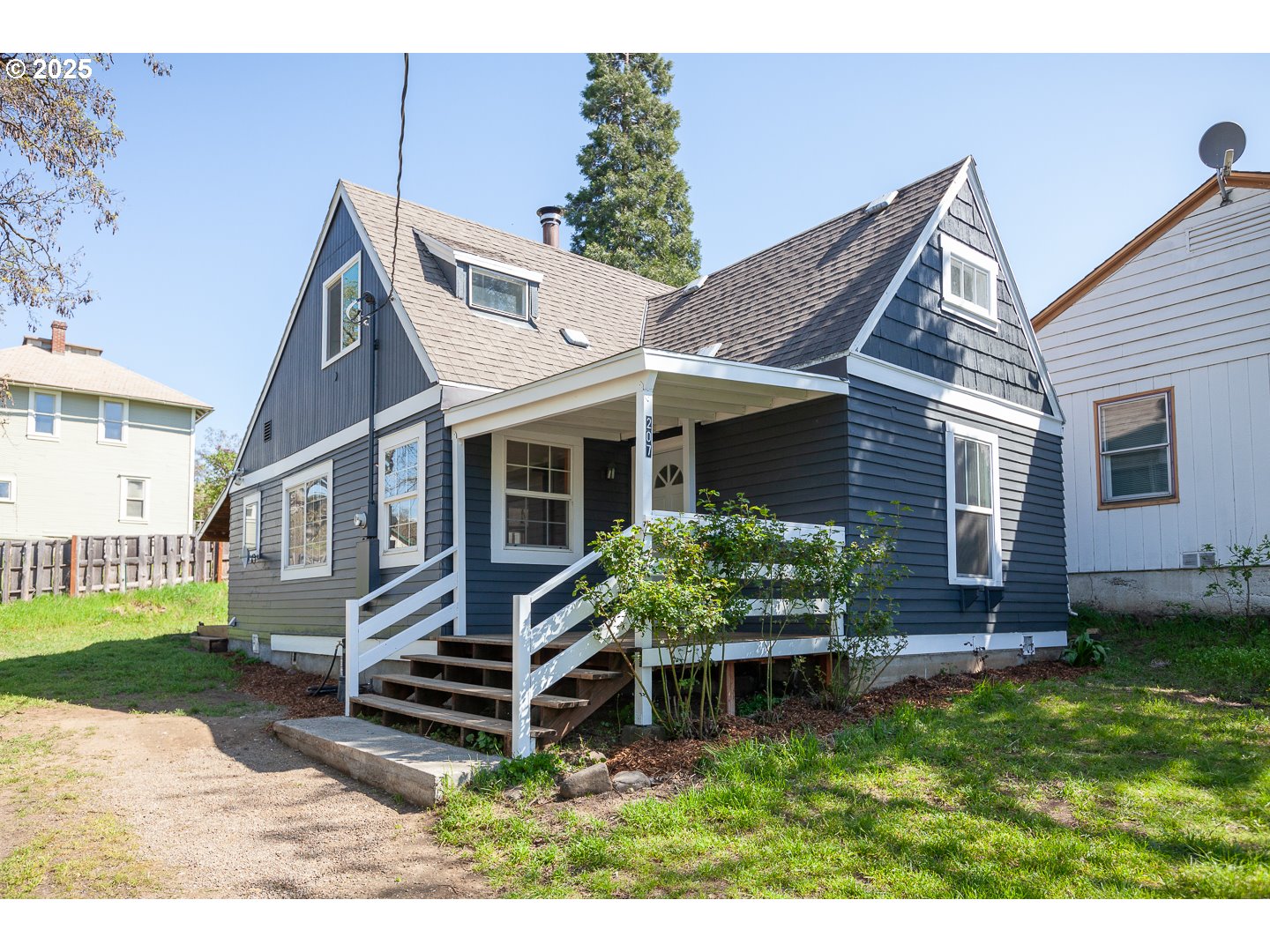 207 Main Street Mosier, OR 97040 - Photo 1 of 39 Gallery Image 1