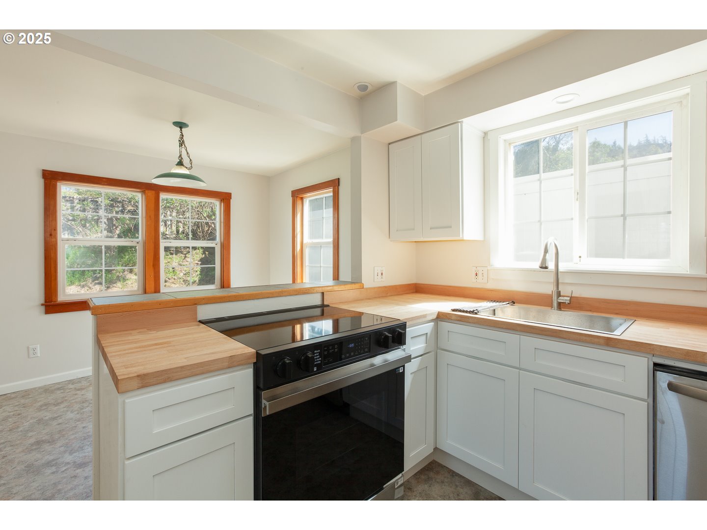 207 Main Street Mosier, OR 97040 - Photo 14 of 39 Gallery Image 14