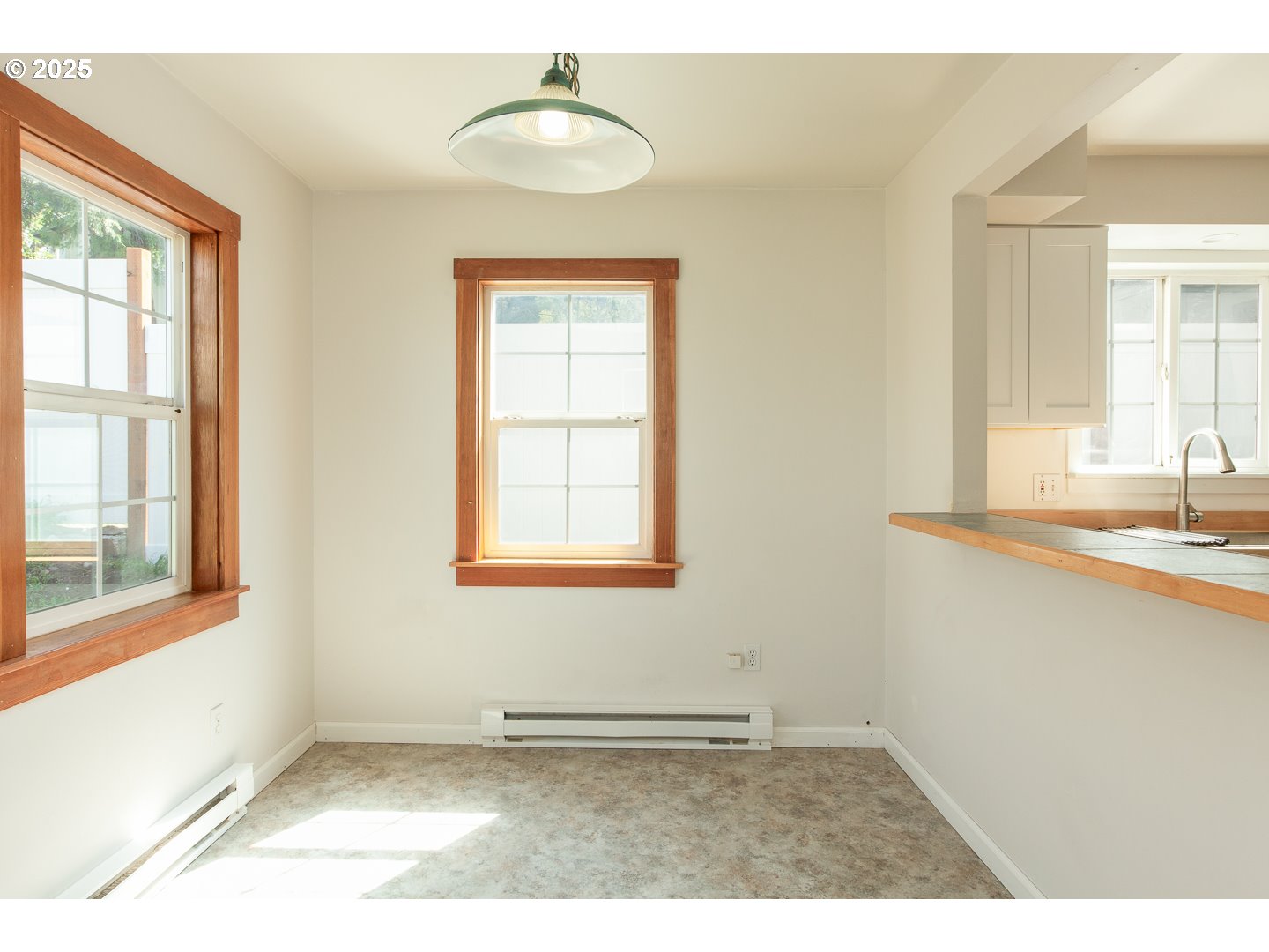 207 Main Street Mosier, OR 97040 - Photo 15 of 39 Dining Area